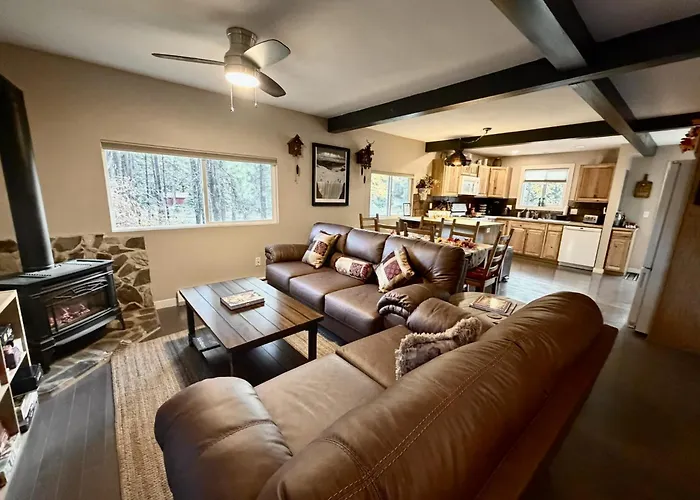Chalet At The Base Of Schweitzer Mountain