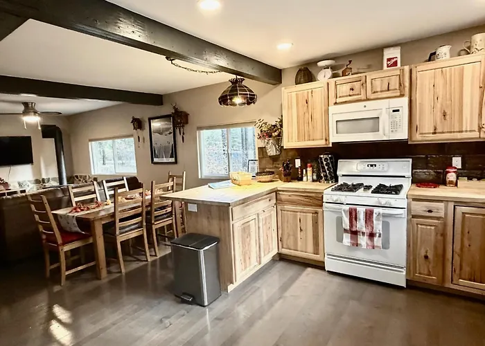 Chalet At The Base Of Schweitzer Mountain