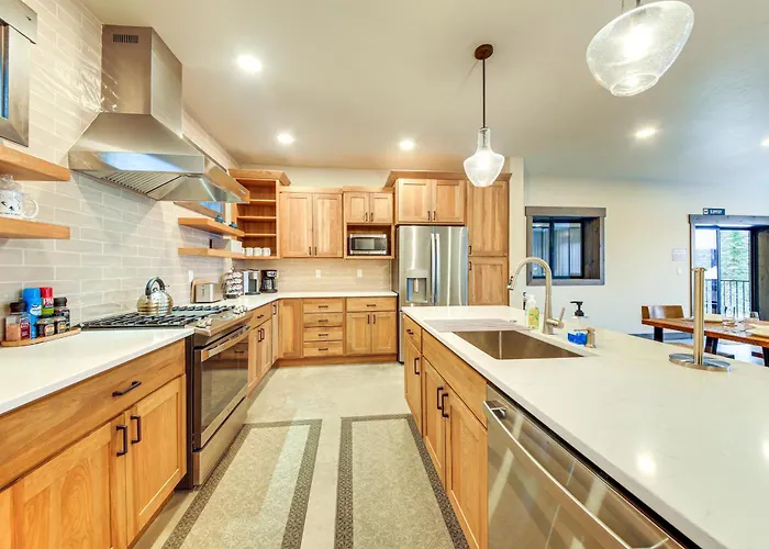Luxury Ski Home W/ Hot Tub On Schweitzer Mountain